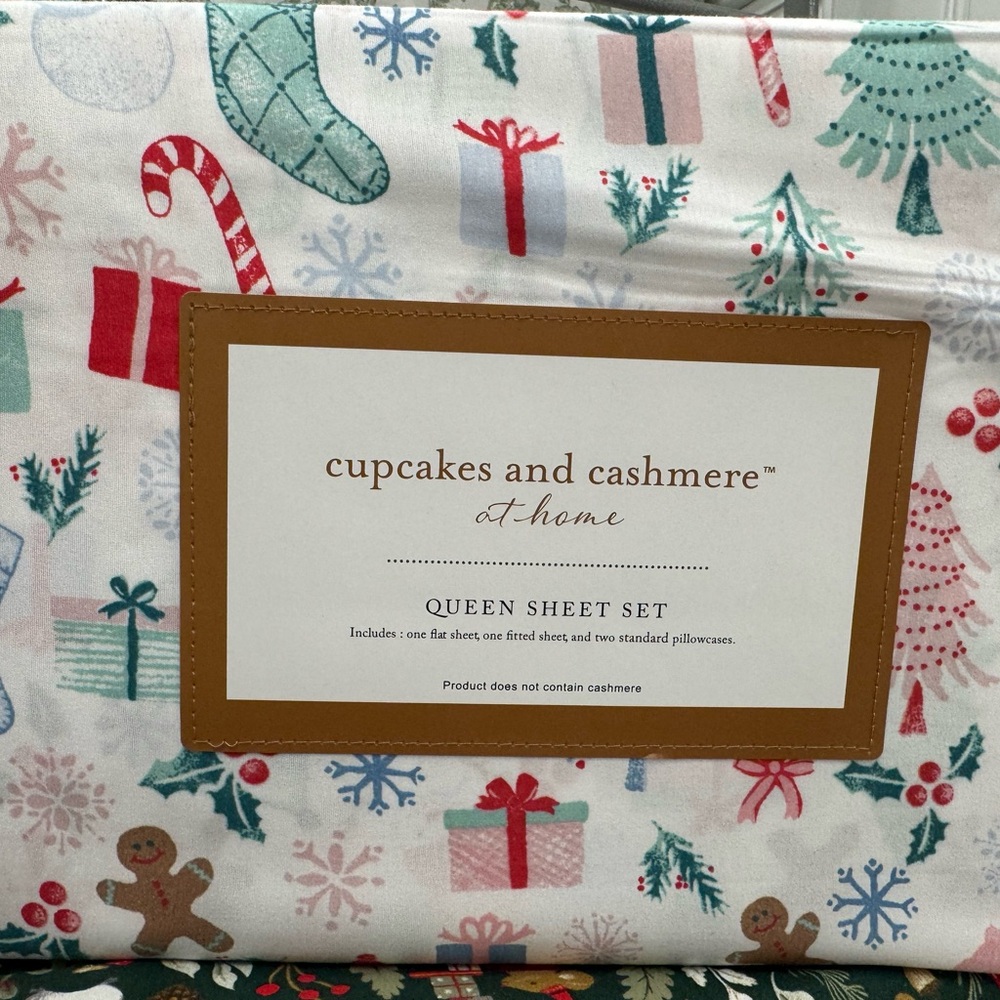 Cupcakes and Cashmere Holiday Queen Sheet Set
